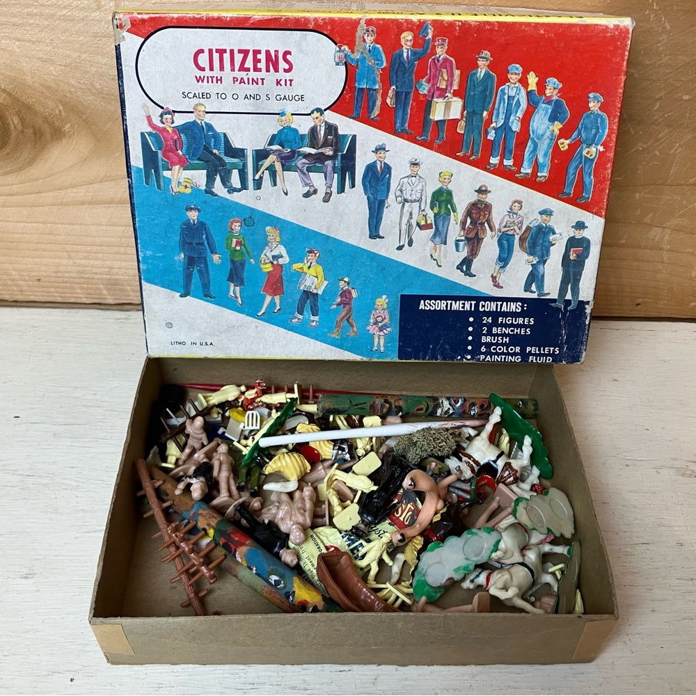 Citizen Vintage Citizens Playset with Accents Train Model Miniatures